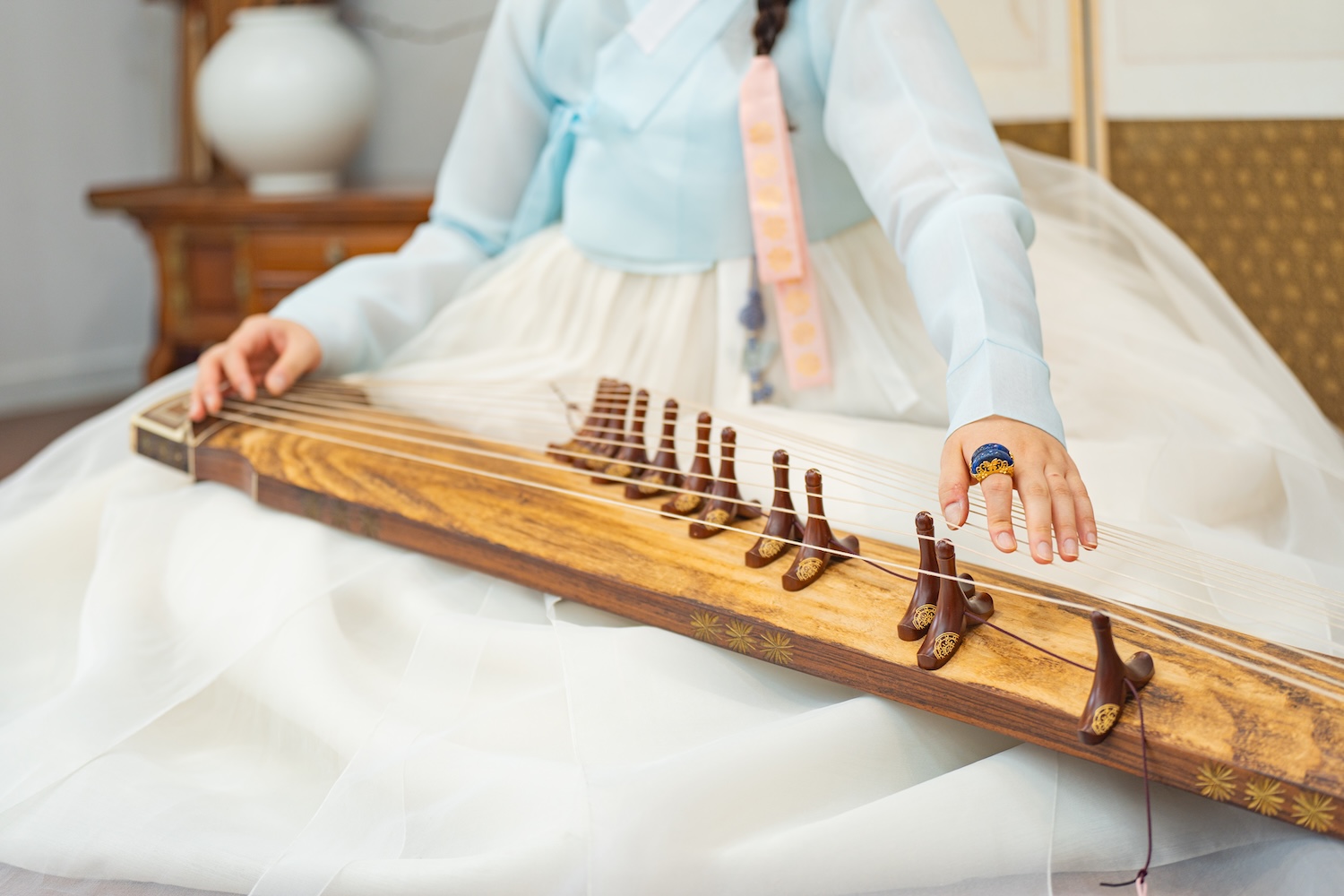 Seoul: Gayageum Class & Hanbok Experience in Bukchon Village image_4