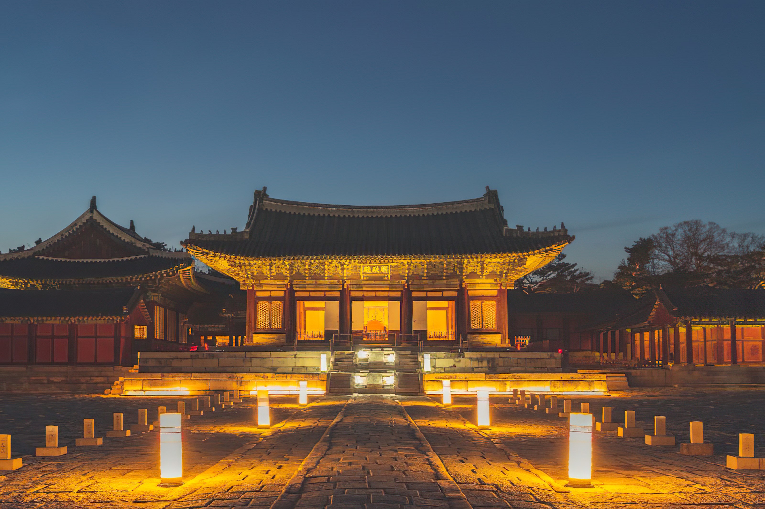 Seoul Night Palace & Market Food Tour (Vehicle Included) image_3