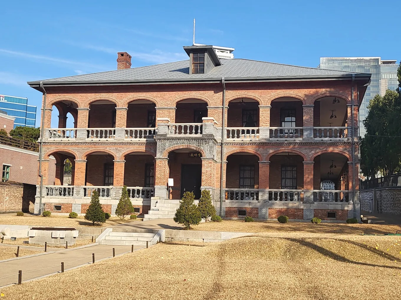 Seoul Dark History Tour: Deoksugung Palace & Seodaemun Prison image_18