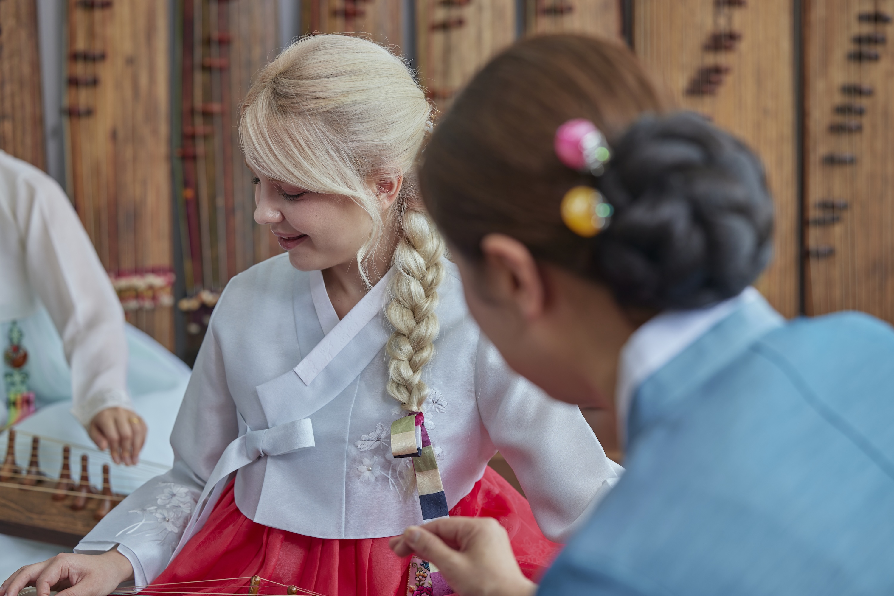Seoul: Gayageum Class & Hanbok Experience in Bukchon Village image_5