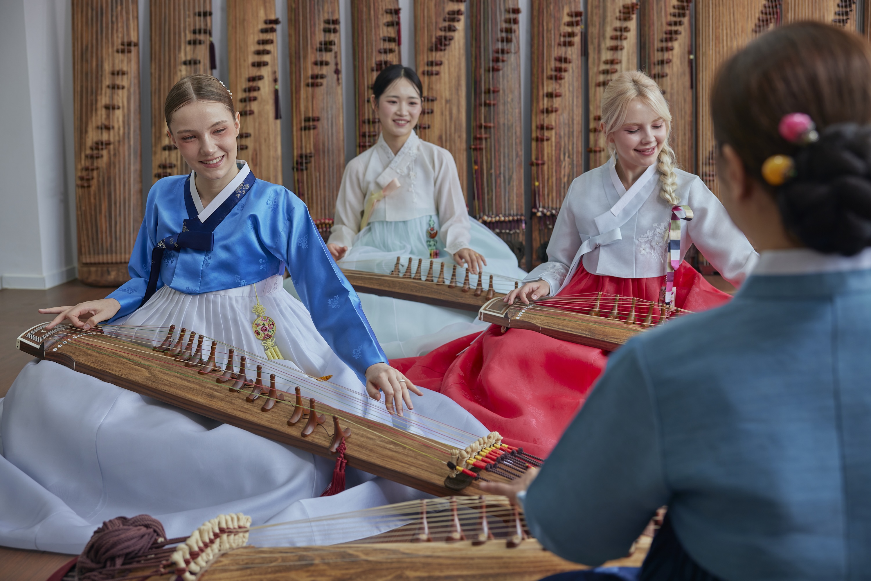 Seoul: Gayageum Class & Hanbok Experience in Bukchon Village image_1
